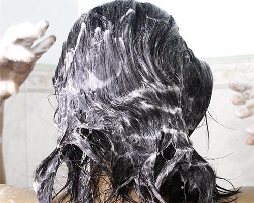 如何正确地清洁头发