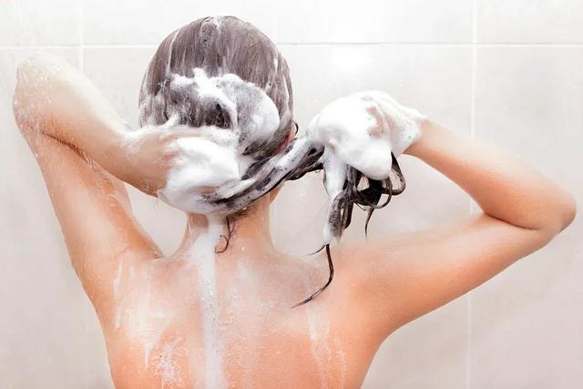 天热头发多久洗一次最科学？每天洗头易脱发？多年疑惑一次性全解开