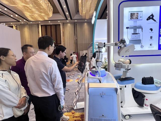 实力夺目｜磅策医疗HAIRO®️植发机器人亮相第七届全国毛发学术会议